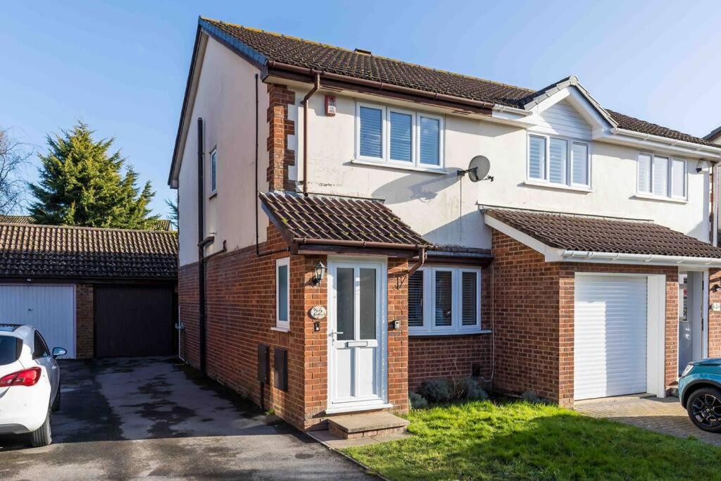 2 Bedroom House-Driveway - Bournemouth Hospital - Long Stay Discounts - Lima Apartments Ltd Экстерьер фото
