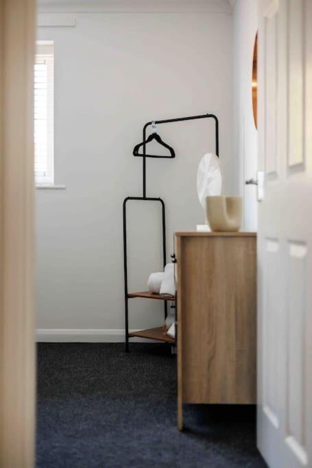 2 Bedroom House-Driveway - Bournemouth Hospital - Long Stay Discounts - Lima Apartments Ltd Экстерьер фото