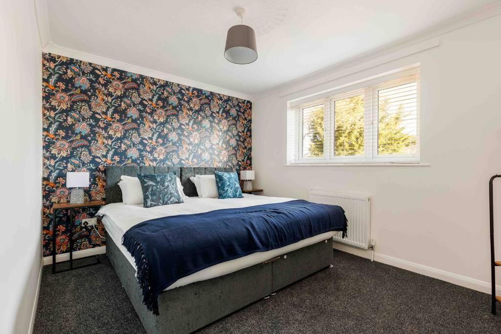 2 Bedroom House-Driveway - Bournemouth Hospital - Long Stay Discounts - Lima Apartments Ltd Экстерьер фото