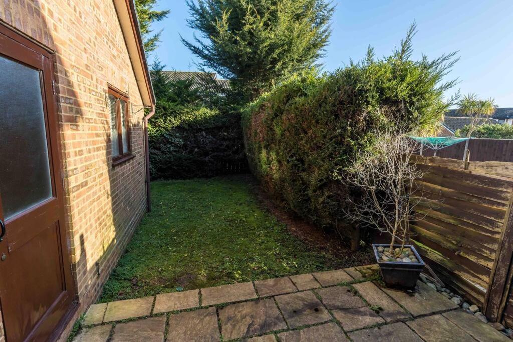 2 Bedroom House-Driveway - Bournemouth Hospital - Long Stay Discounts - Lima Apartments Ltd Экстерьер фото